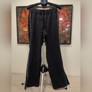Lulelemon Ladies On The Right Track Pants Black With White Piping